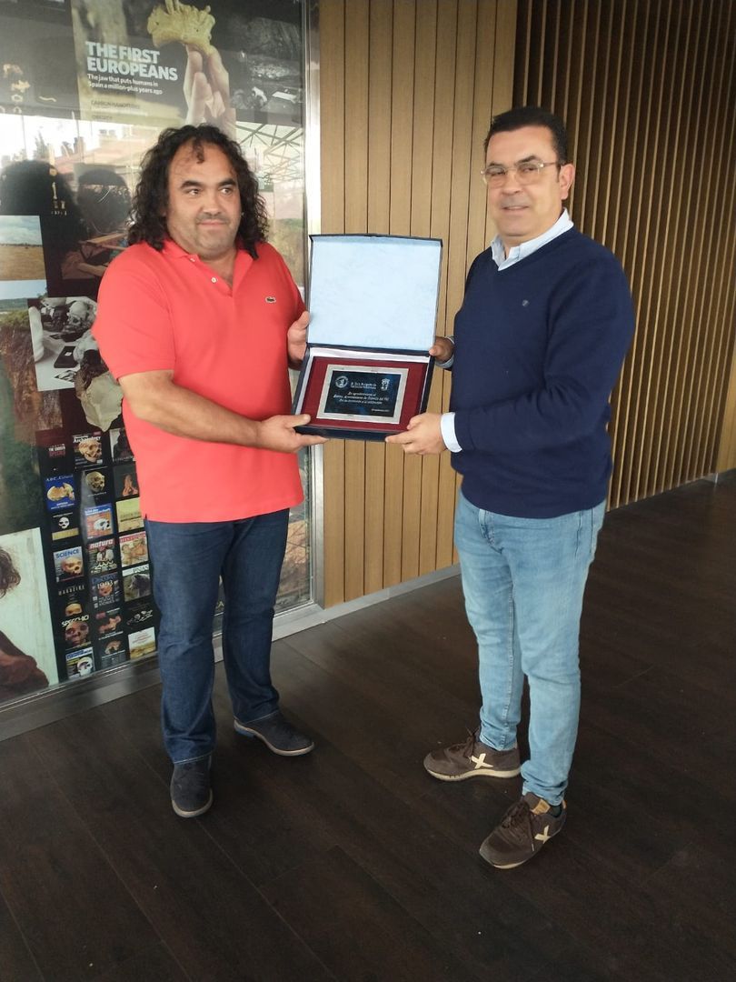 EXPOSICIÓN VEHÍCULOS HISTÓRICOS